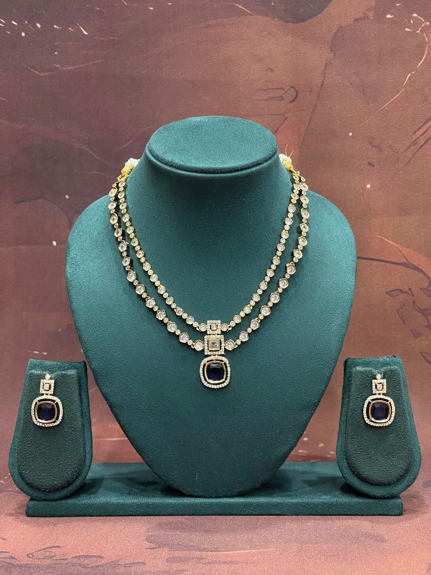 Regal Noir Gold Necklace Set