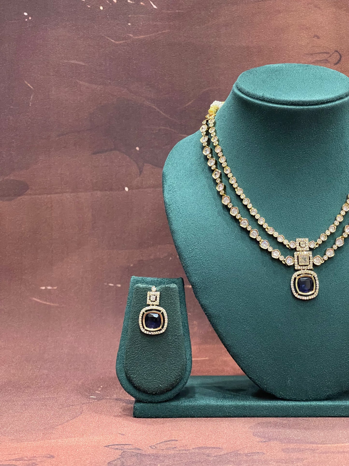 Regal Noir Gold Necklace Set