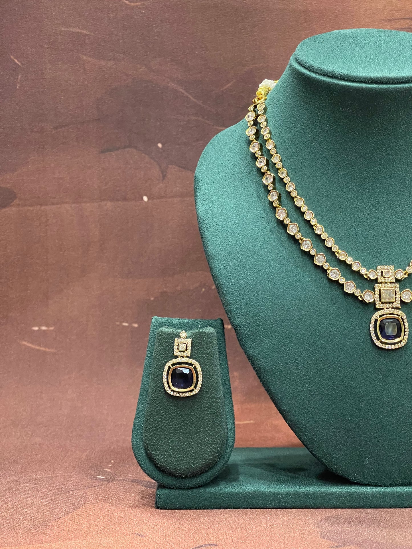 Regal Noir Gold Necklace Set