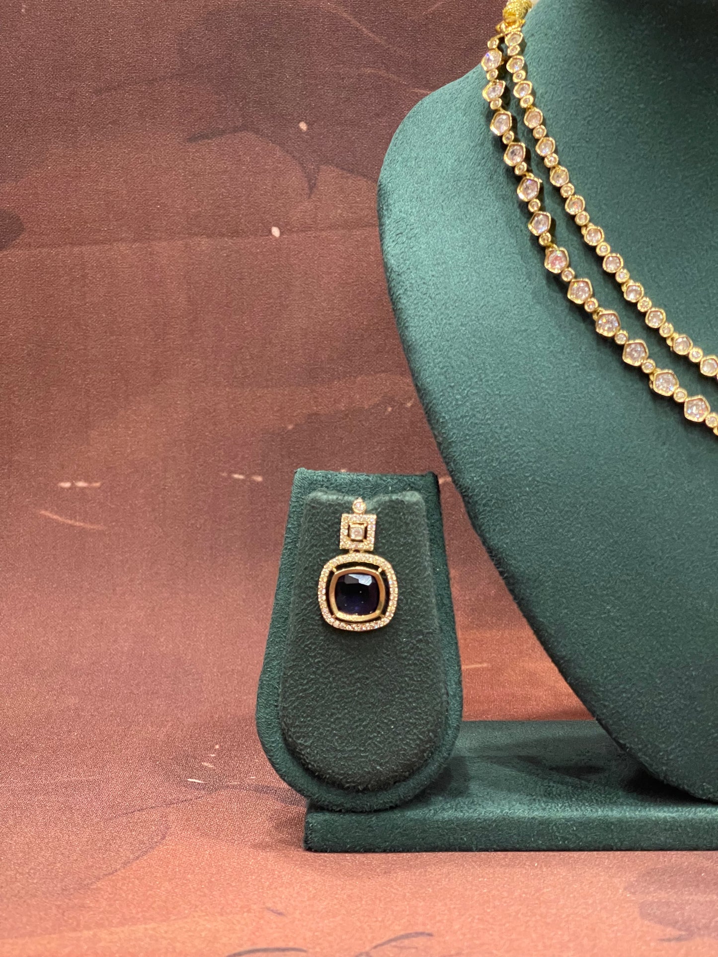 Regal Noir Gold Necklace Set