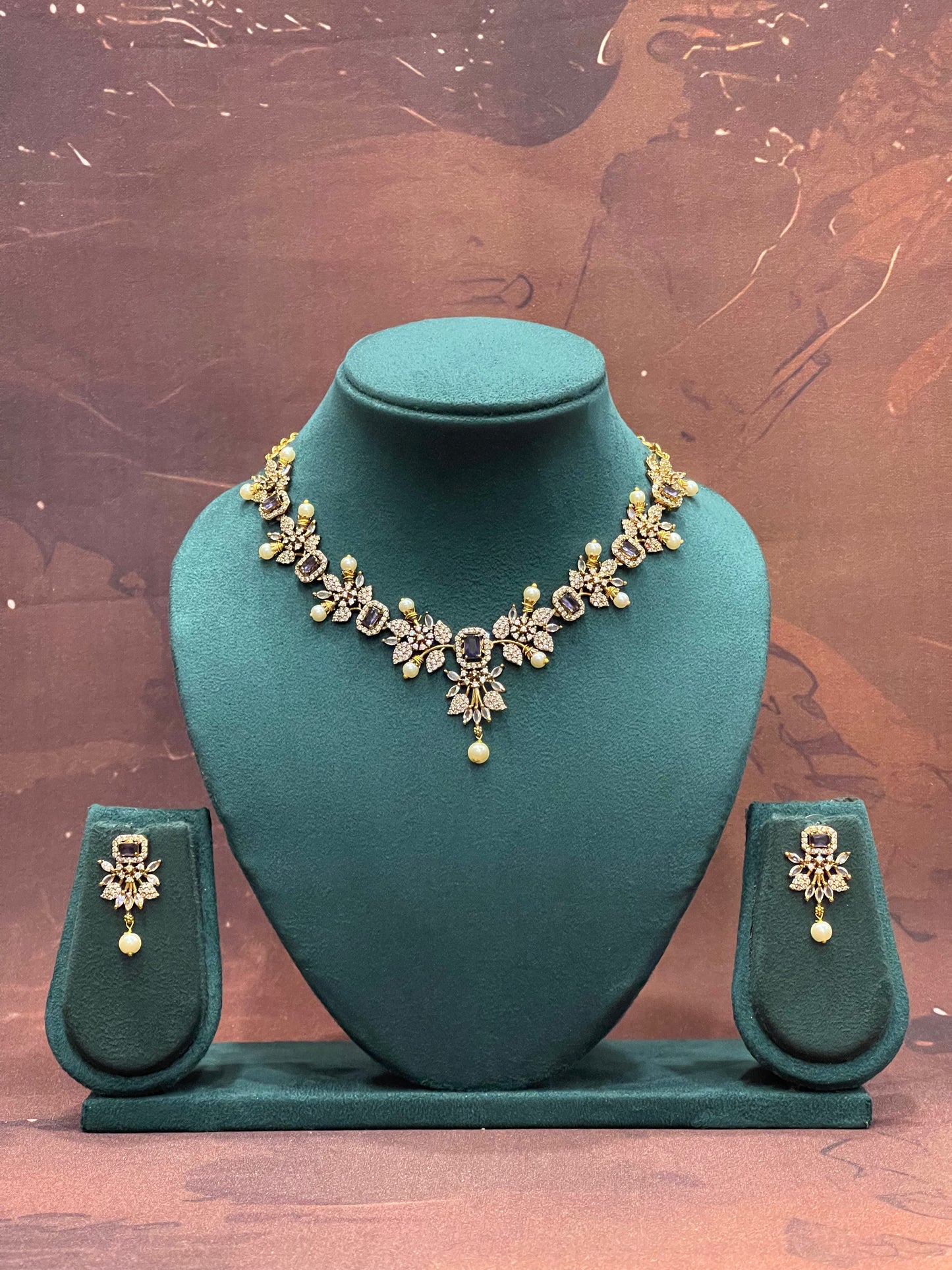 Royal Noir Bloom Necklace Set