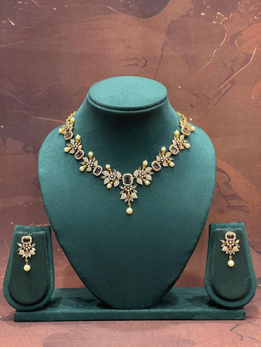 Royal Noir Bloom Necklace Set