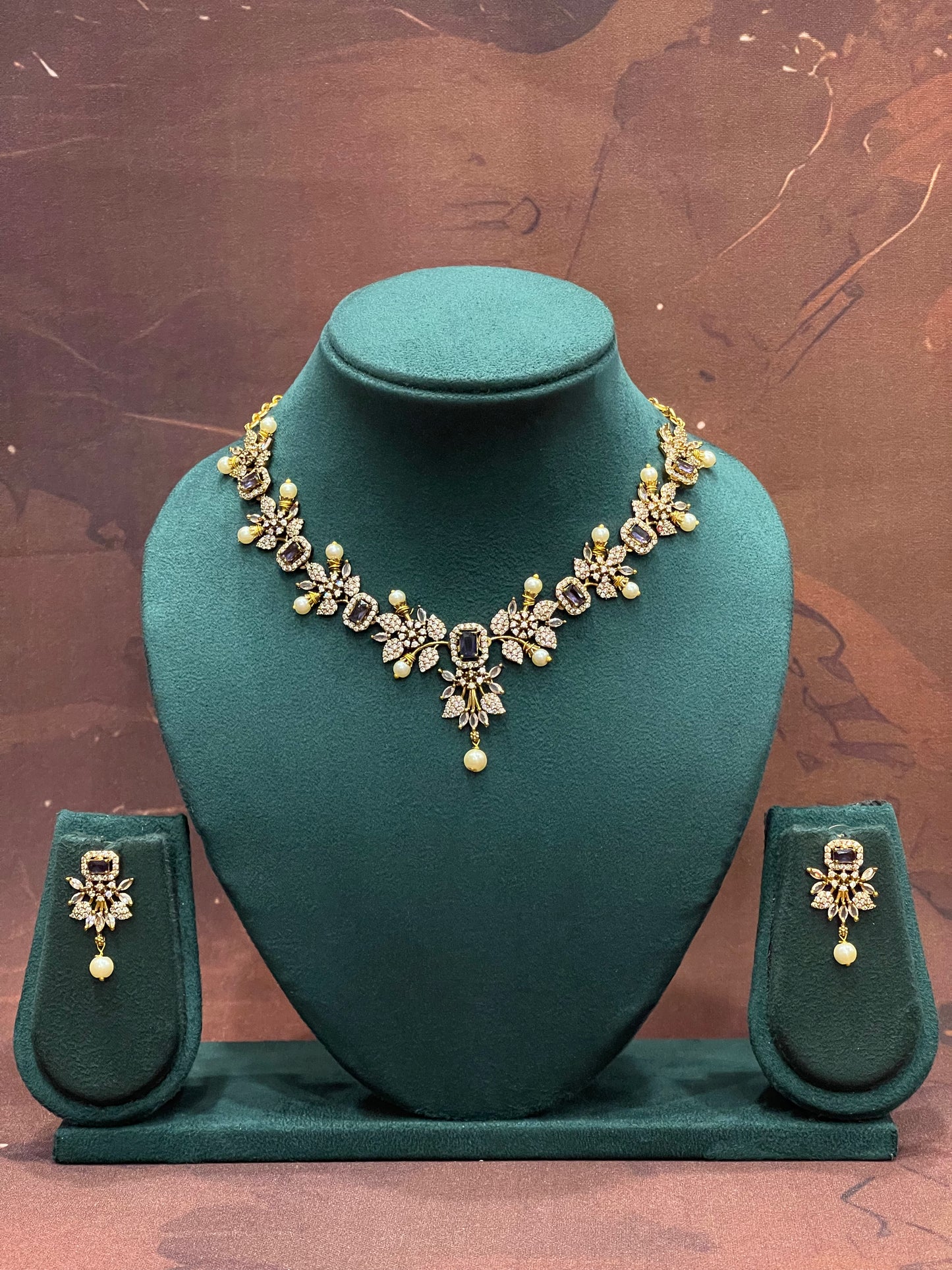 Royal Noir Bloom Necklace Set
