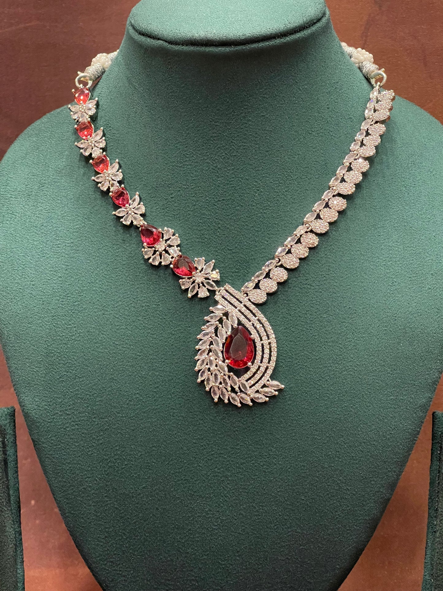 Crimson Sparkle Leaf Necklace Set