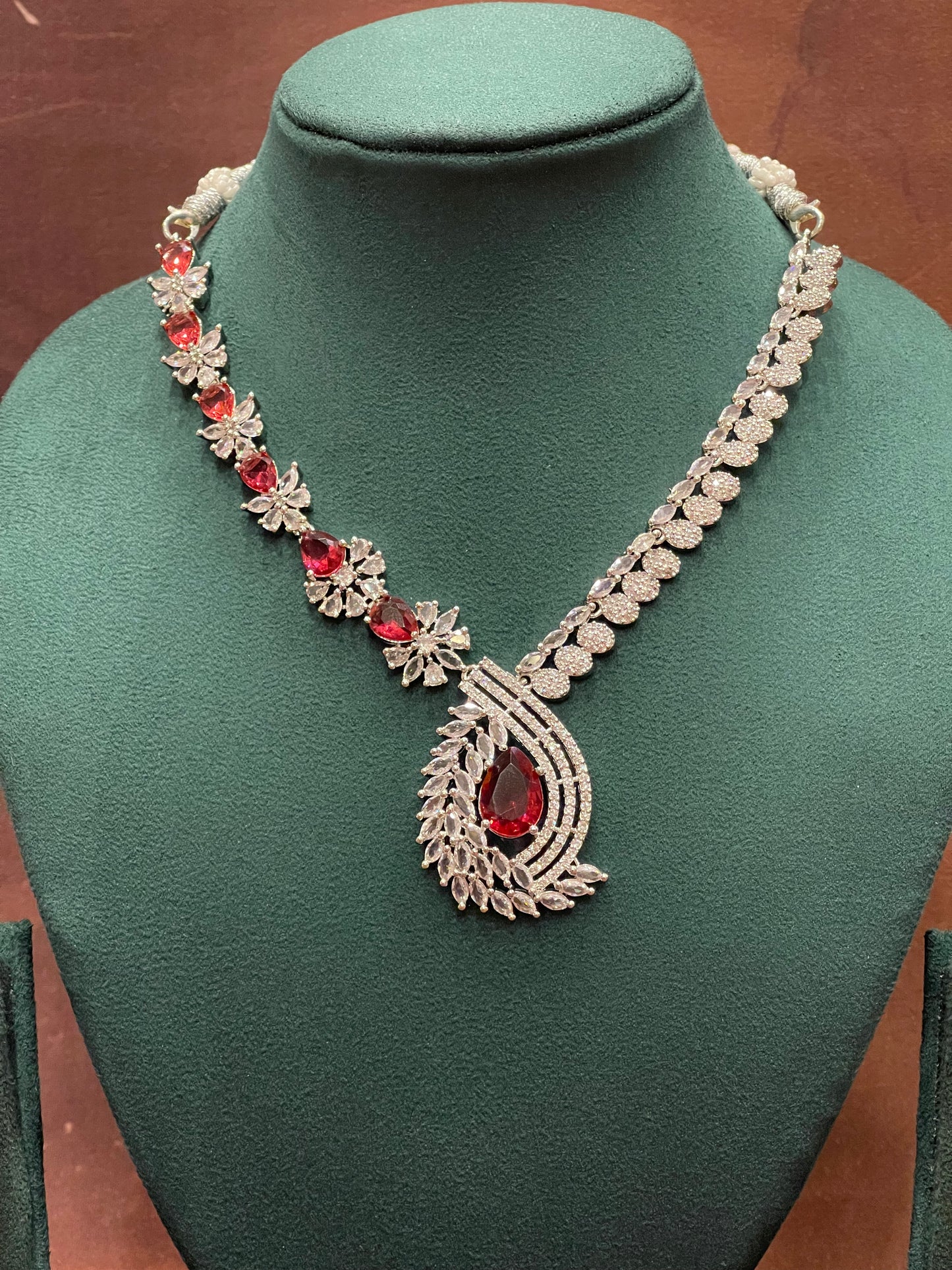 Crimson Sparkle Leaf Necklace Set
