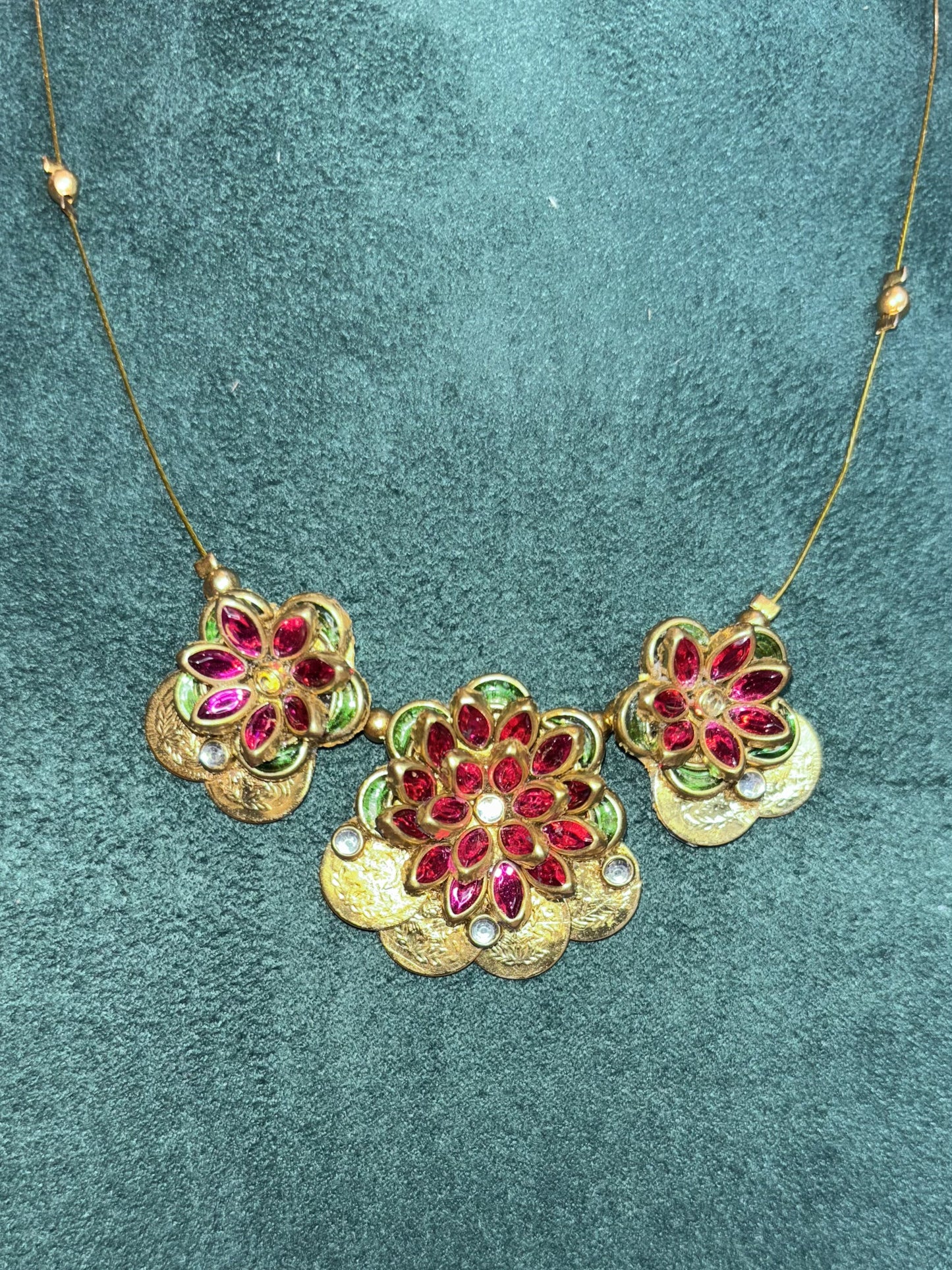 Blossom Dusk – Ruby Floral Minimal Necklace Set