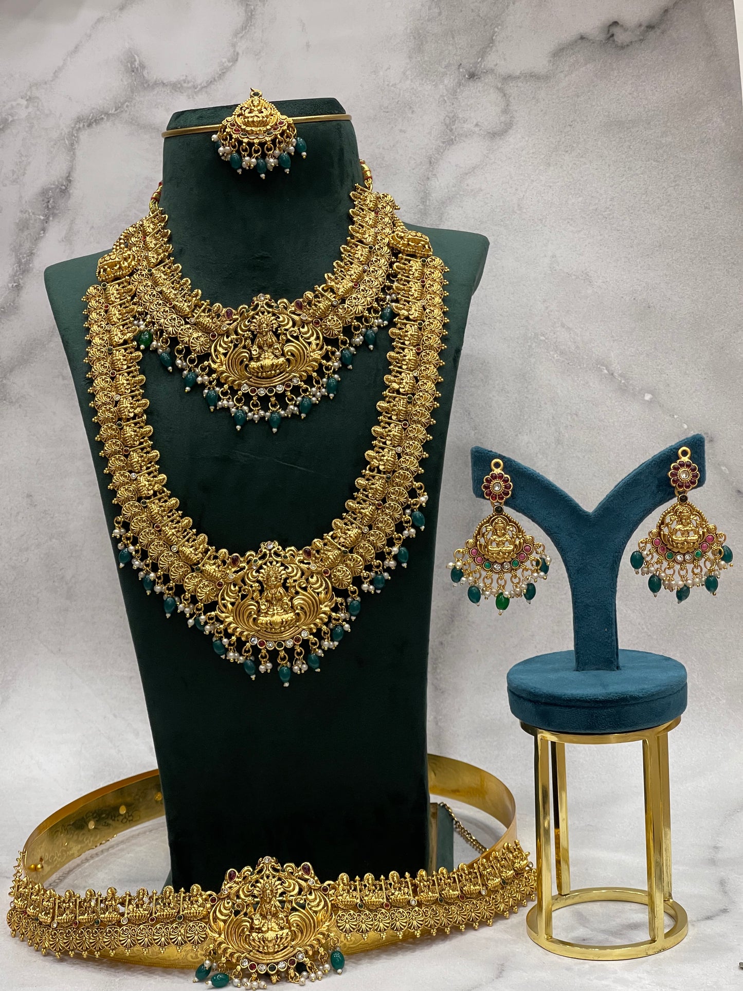 Regal Emerald Antique Bridal Set